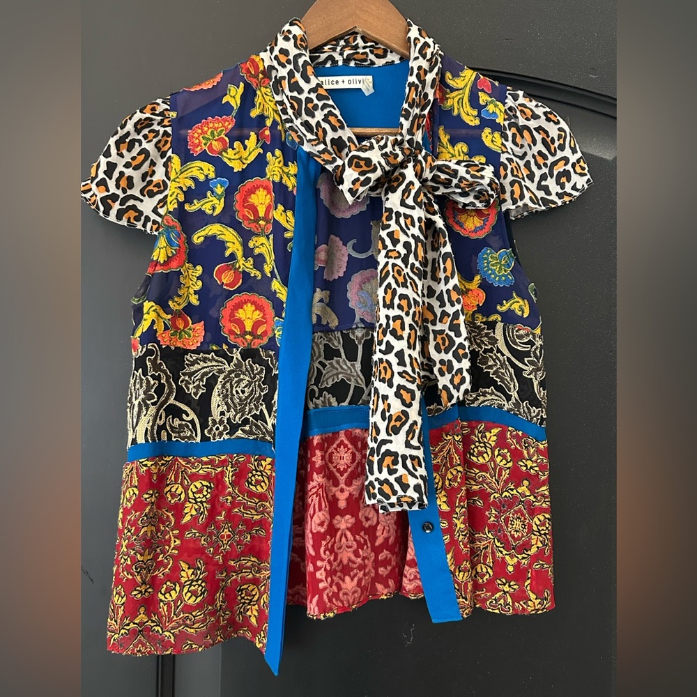 Alice + Olivia med blouse